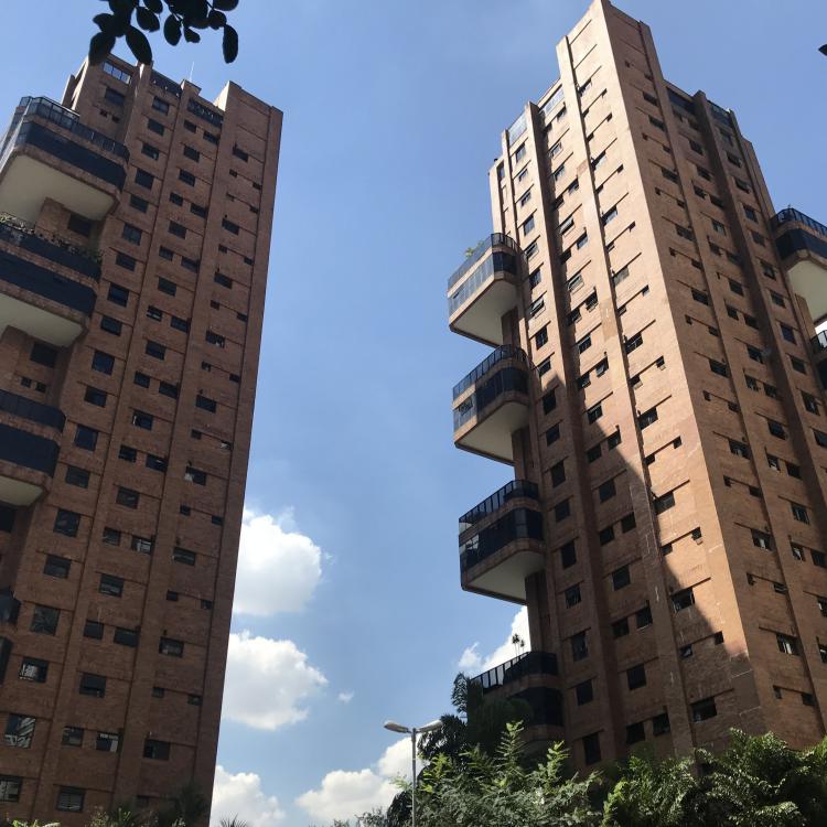 Ed. Plaza D’oro – Lavagem das Fachadas e reposição de Cerâmicas (Morumbi)