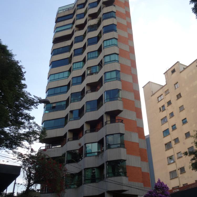 Ed. The Club House – Lavagem técnica e tratamento dos tijolinhos aparentes (Consolação)